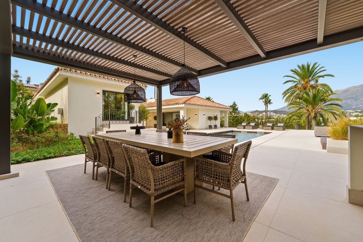 5 Bedroom Villa in Marbella - Photo 8