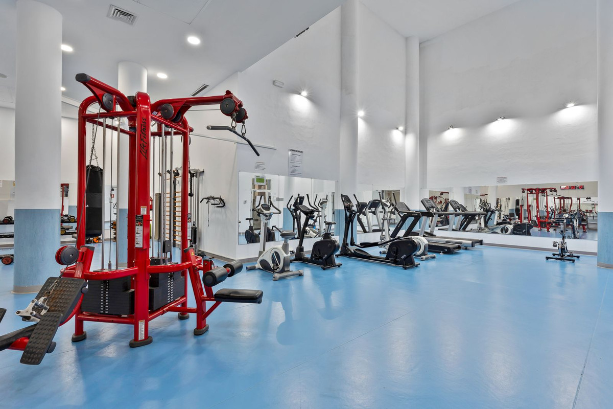 2 Bedroom Apartment in Estepona - Photo 19