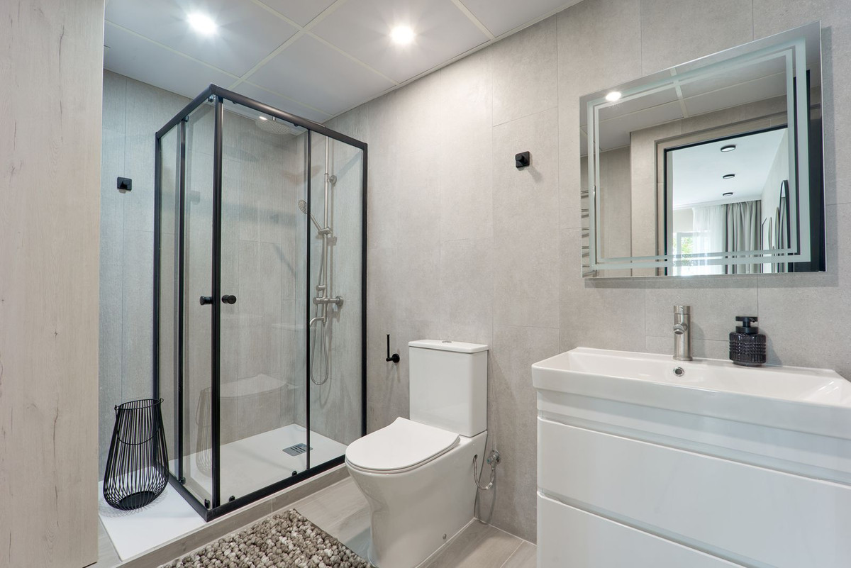 2 Bedroom Apartment in Marbella - Photo 20