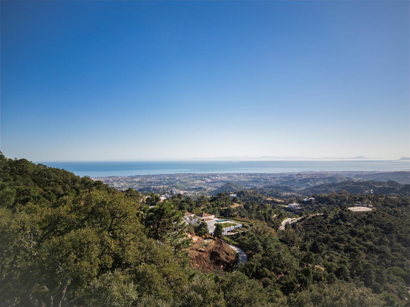 4,100 m² Plot in Benahavís - Photo 2