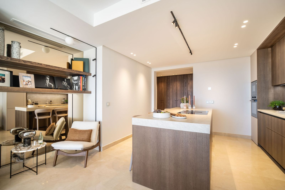 3 Bedroom Penthouse in Benahavís - Photo 8