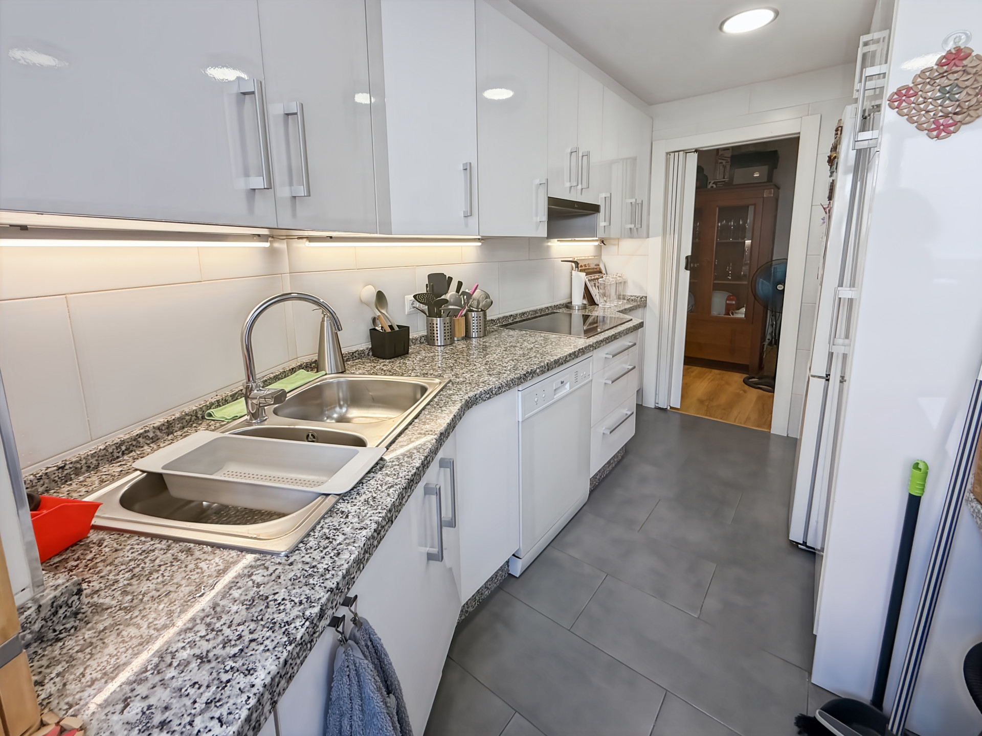 4 Bedroom Apartment in Torremolinos - Photo 9