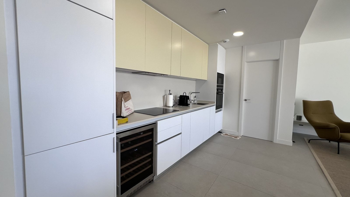 3 Bedroom Apartment in Marbella - Photo 7