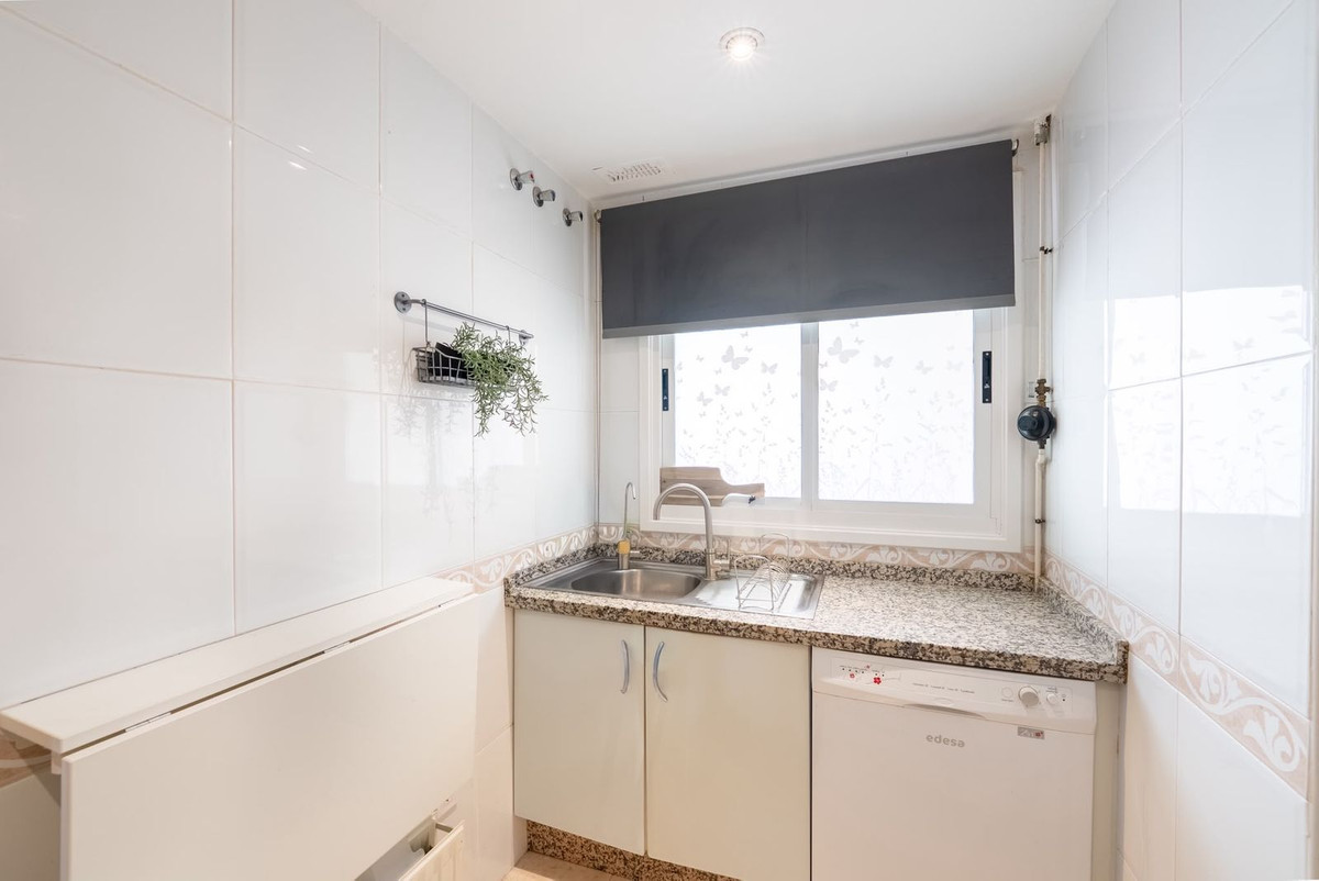 2 Bedroom Apartment in San Pedro de Alcántara - Photo 8