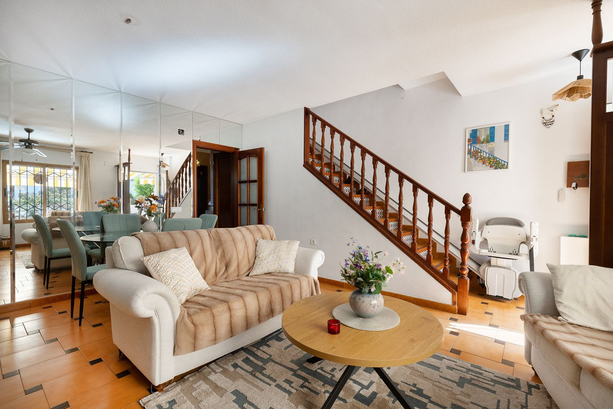 4 Bedroom Townhouse in Torremolinos - Photo 8