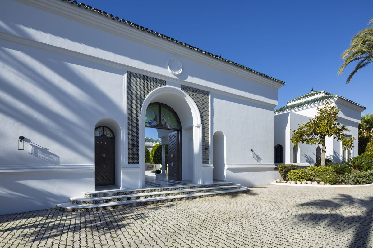 12 Bedroom Villa in Marbella - Photo 3