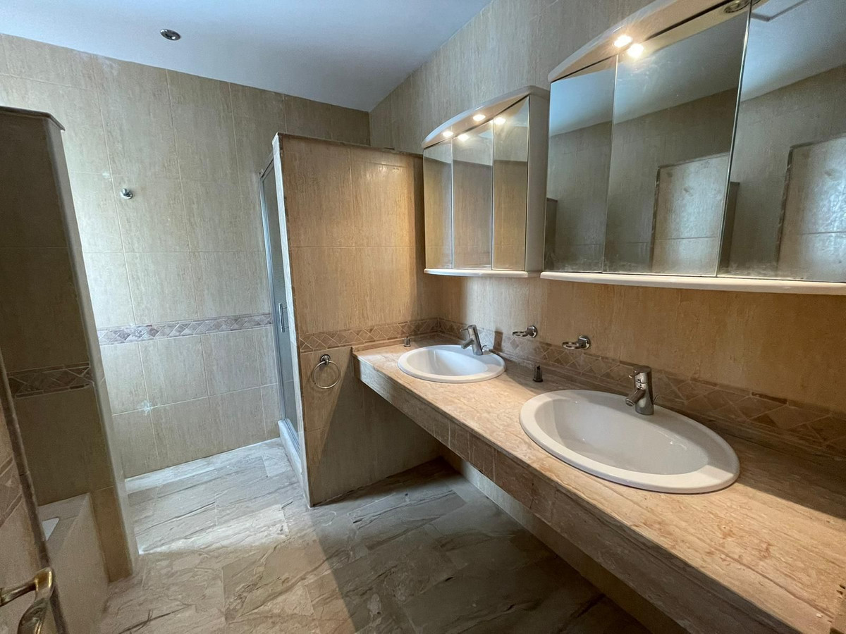 5 Bedroom Villa in Mijas - Photo 34