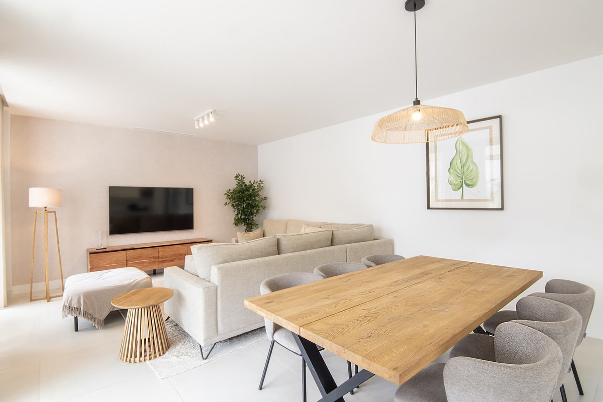 4 Bedroom Apartment in Benalmádena - Photo 4