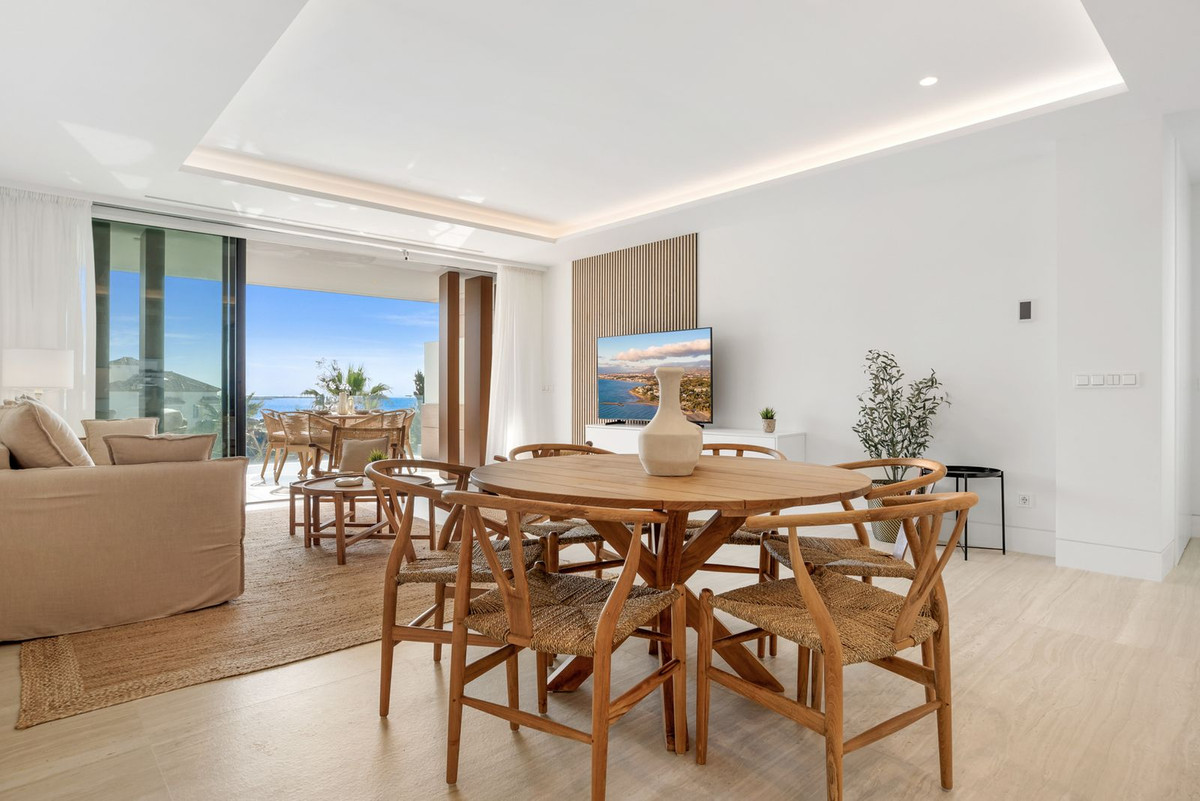 2 Bedroom Apartment in Estepona - Photo 24