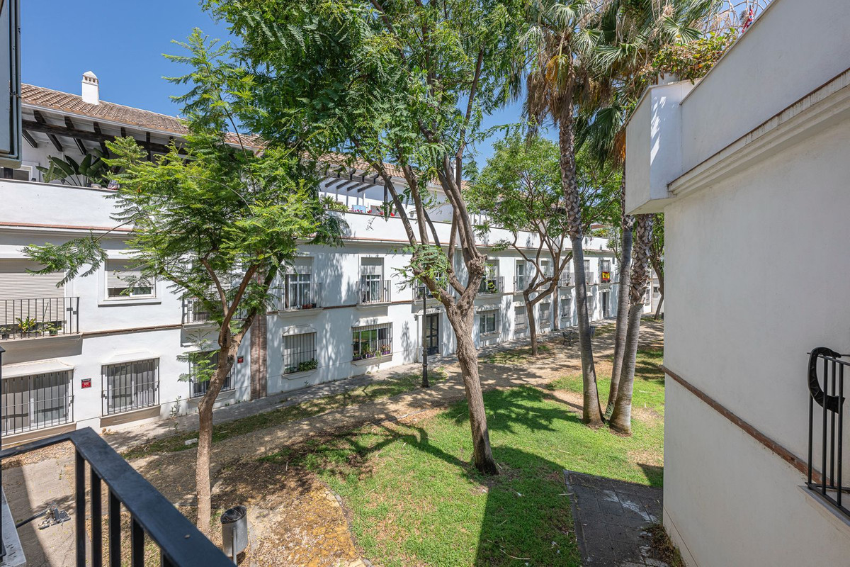 2 Bedroom Apartment in Estepona - Photo 29