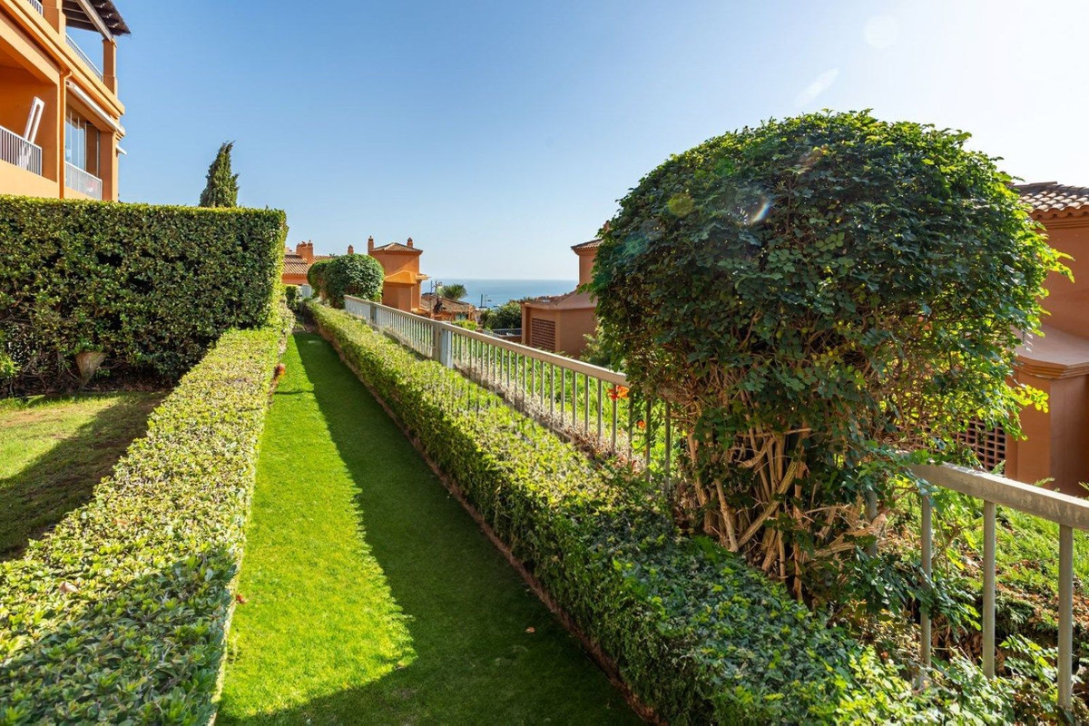 2 Bedroom Apartment in Benahavís - Фото 3