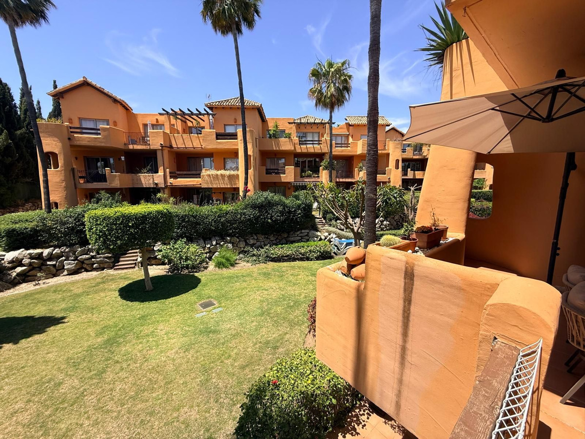 2 Bedroom Apartment in Estepona - Photo 23