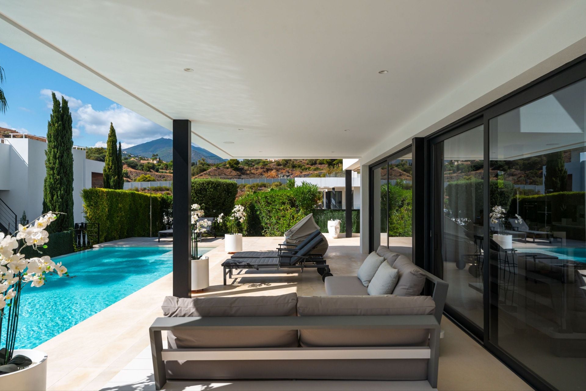 5 Bedroom Villa in Marbella - Photo 3