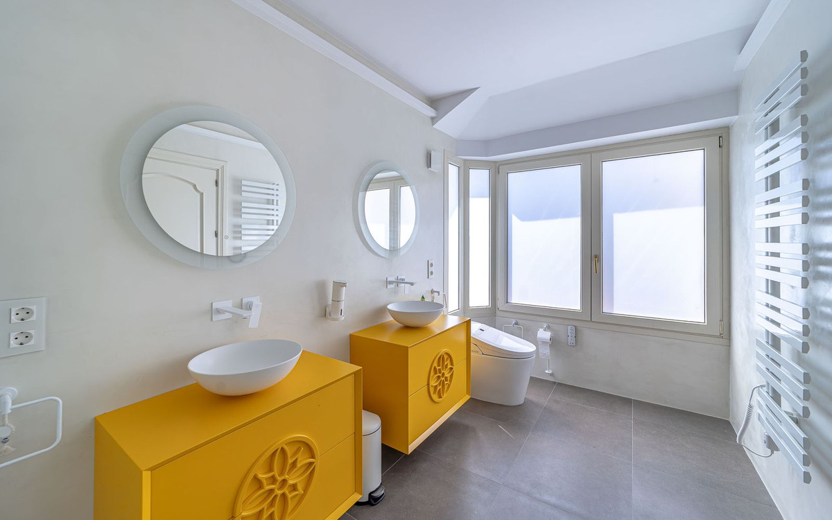 4 Bedroom Villa in Estepona - Photo 24