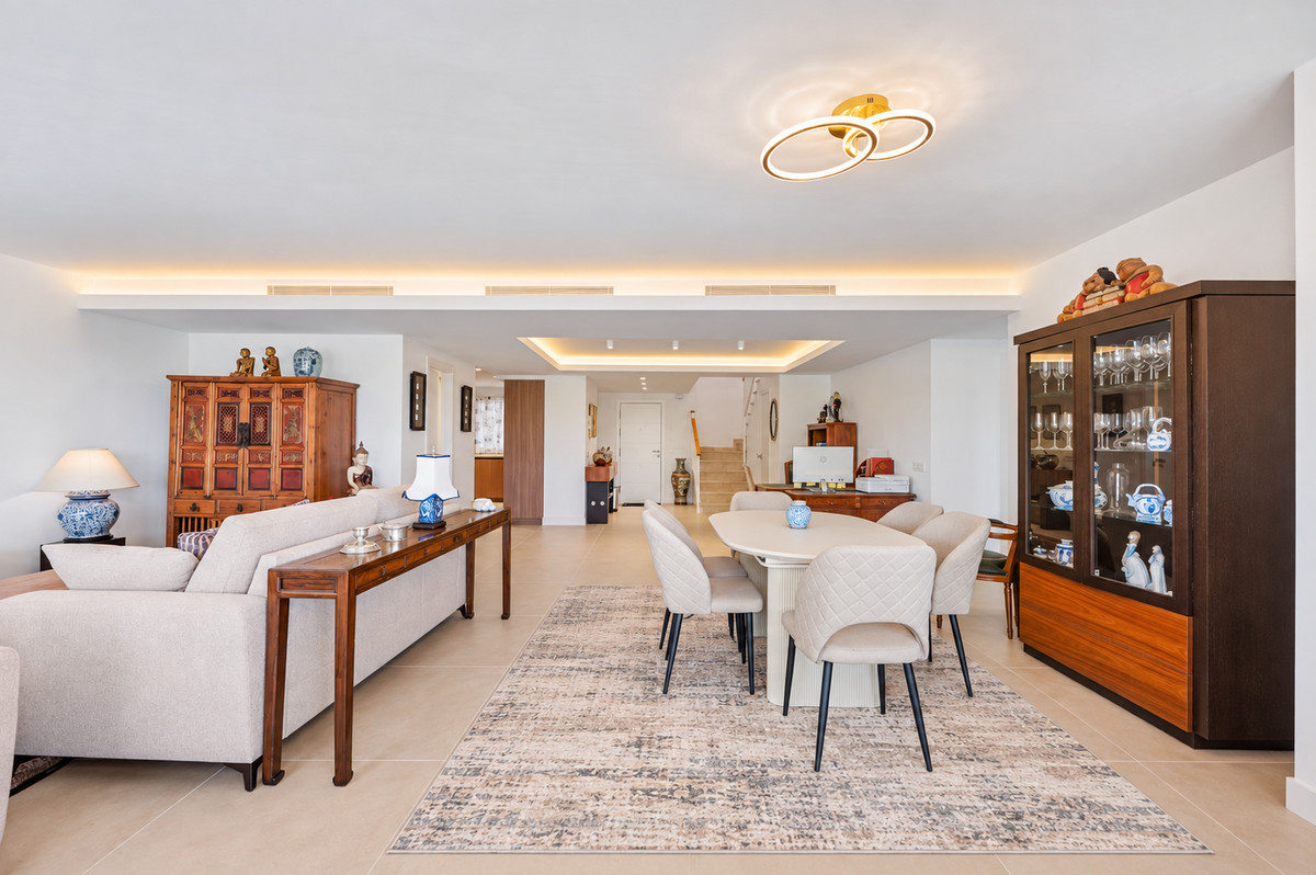 4 Bedroom Penthouse in San Pedro de Alcántara - Photo 2