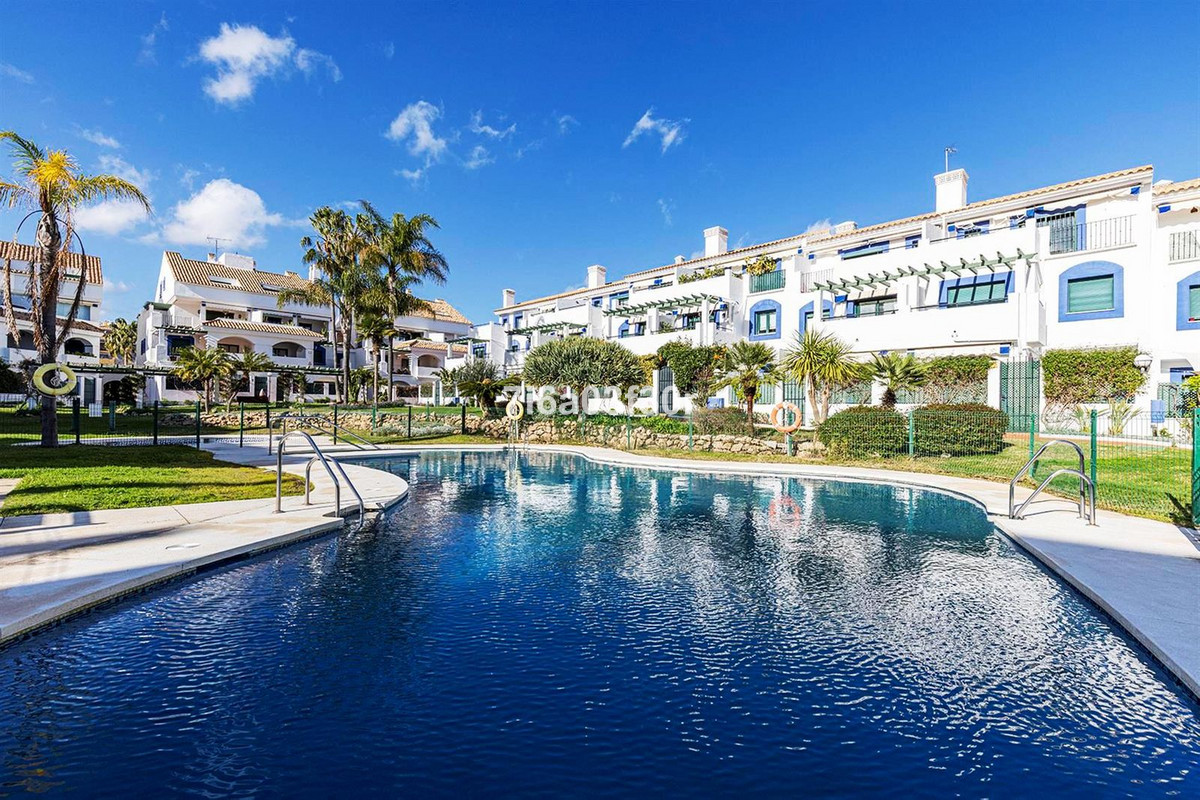 5 Bedroom Townhouse in Marbella - Photo 2