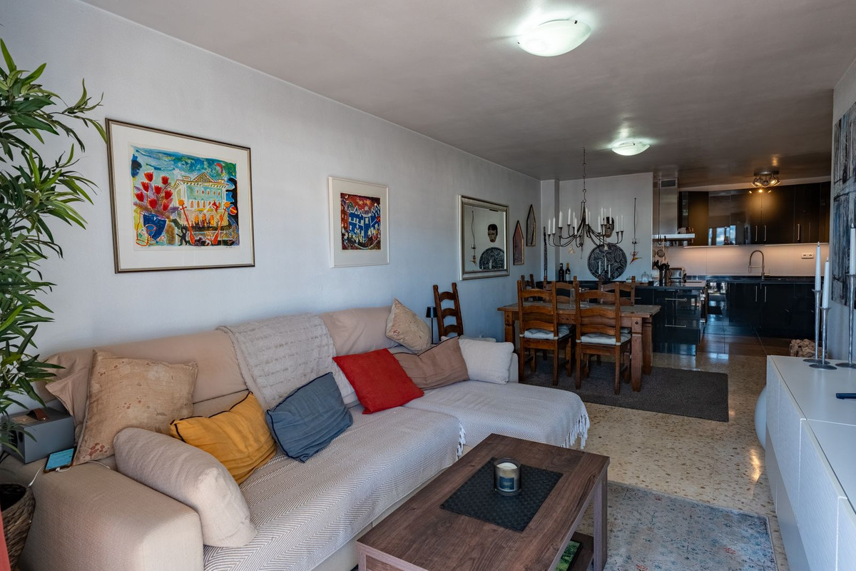 2 Bedroom Apartment in Fuengirola - Photo 34