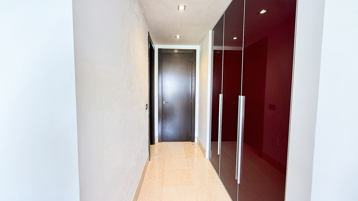 3 Bedroom Apartment in Benahavís - Photo 20