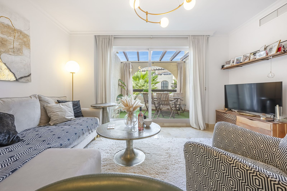 1 Bedroom Apartment in Estepona - Photo 14