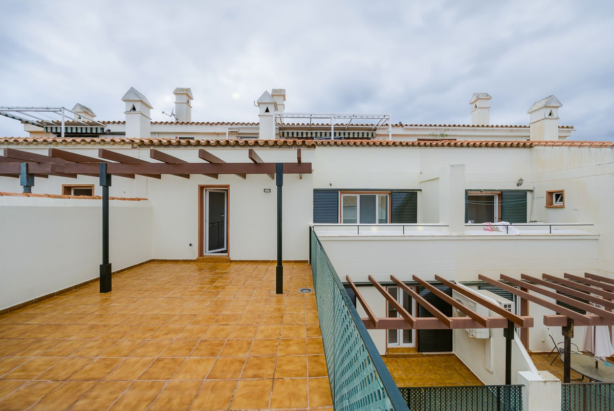 3 Bedroom Penthouse in Benalmádena - Photo 2