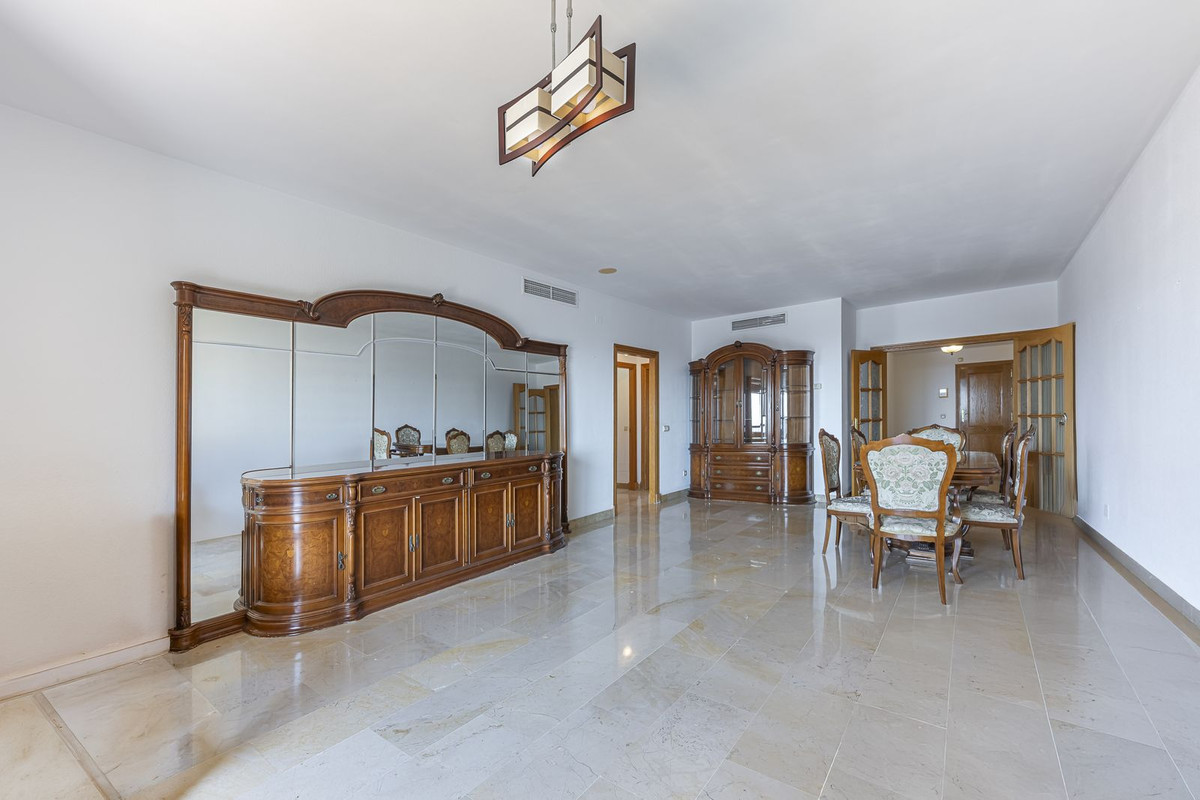 3 Bedroom Apartment in San Pedro de Alcántara - Photo 6