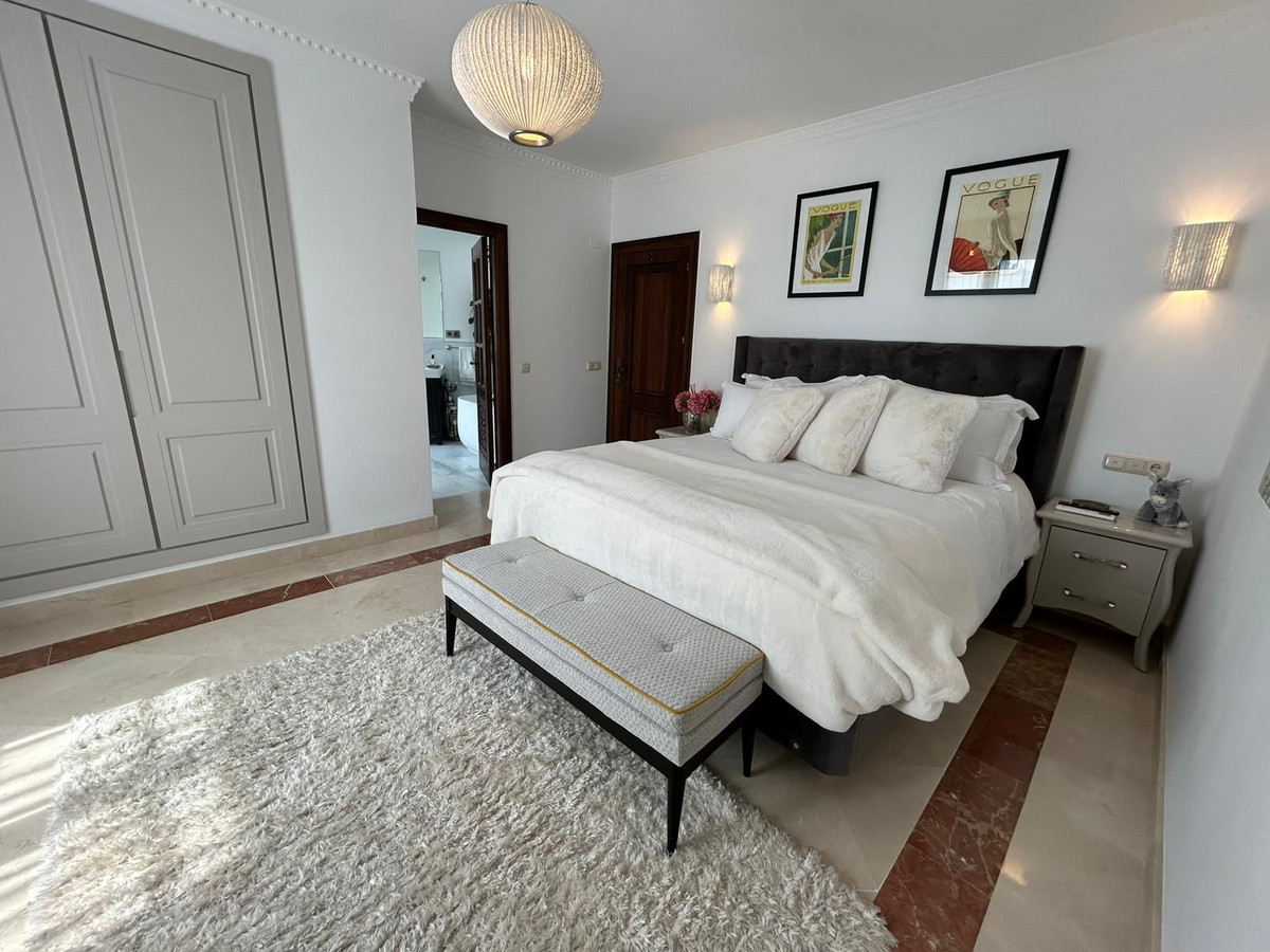 4 Bedroom Villa in Estepona - Photo 12