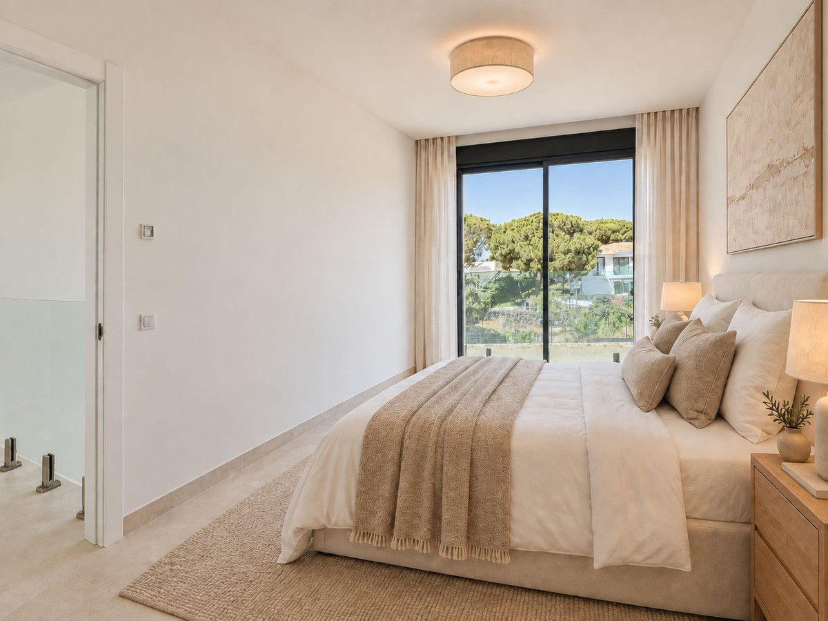 4 Bedroom Villa in Marbella - Photo 17