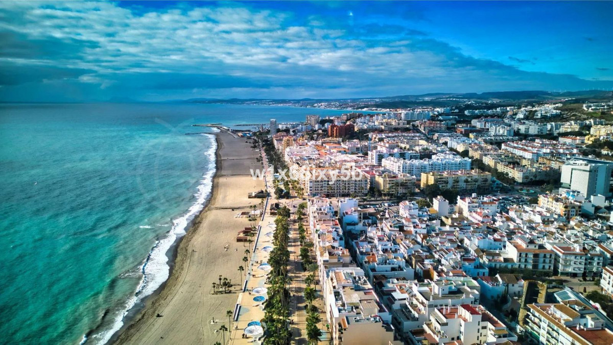 898 m² Plot in Estepona - Photo 14