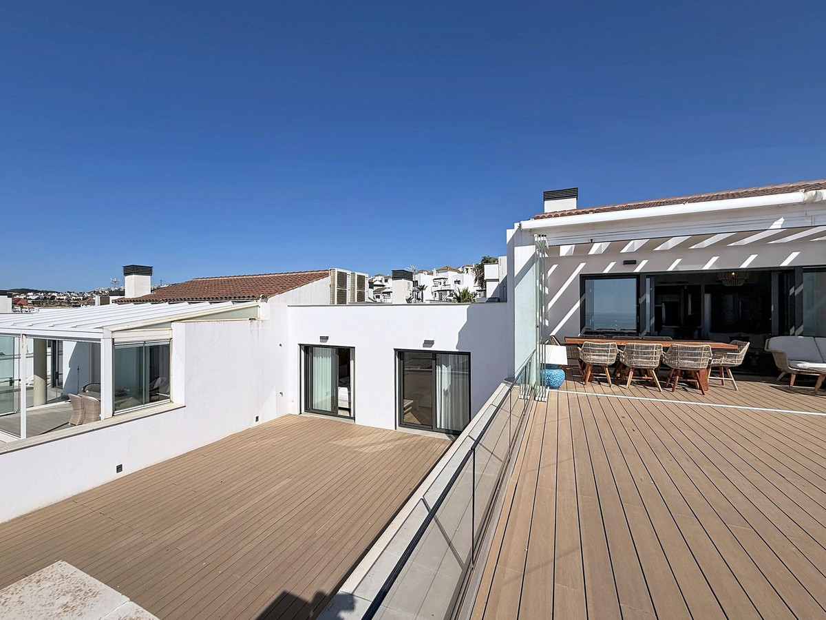 4 Bedroom Penthouse in La Alcaidesa - Photo 15