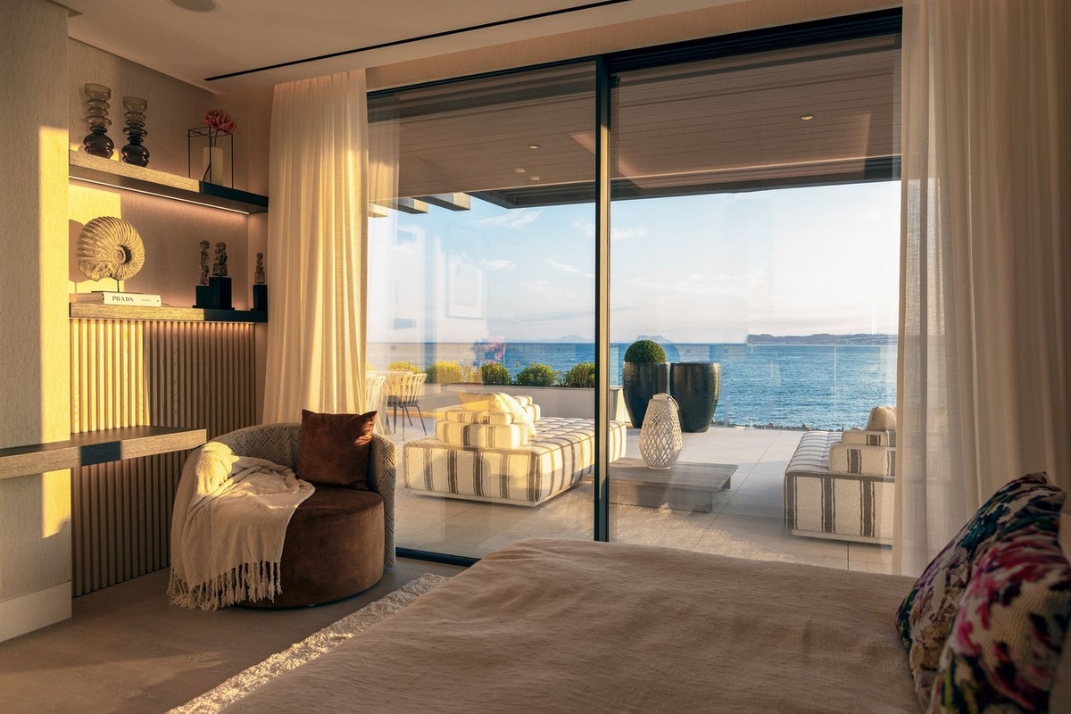 2 Bedroom Apartment in Estepona - Фото 18