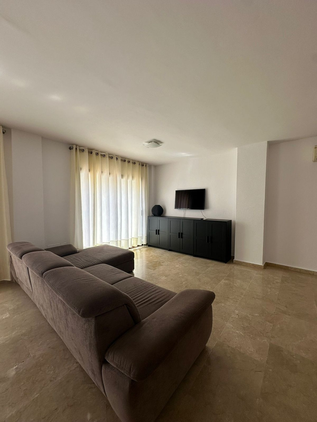 3 Bedroom Apartment in Marbella - Photo 9