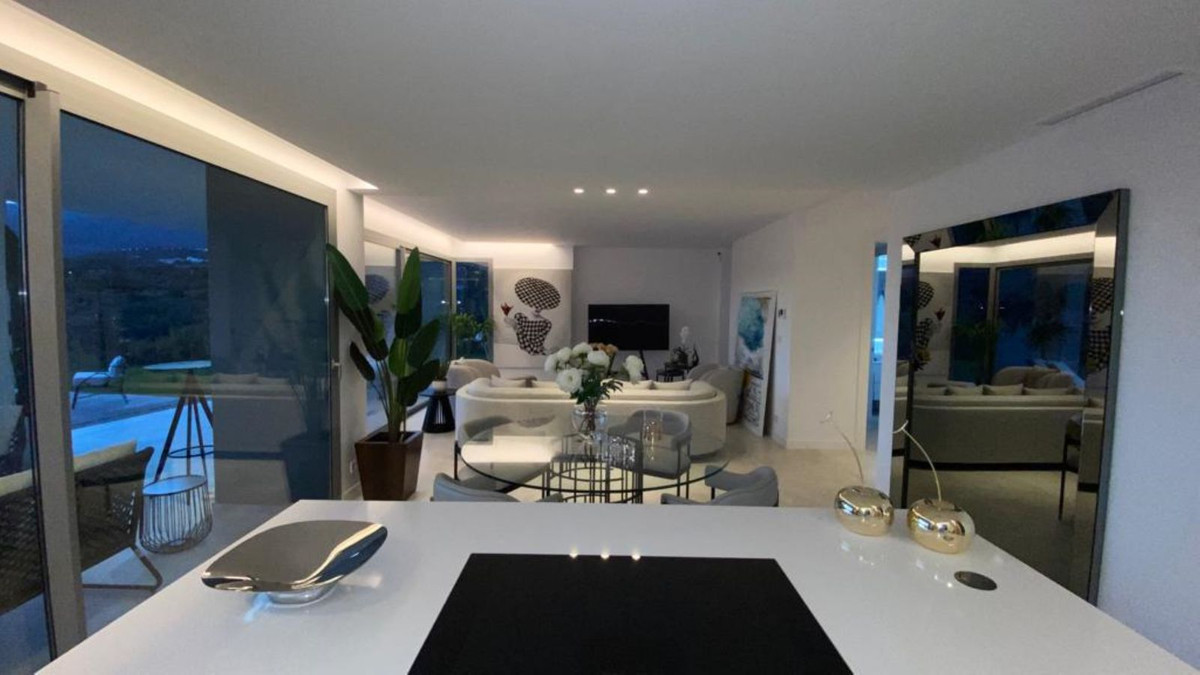 4 Bedroom Villa in Marbella - Photo 15