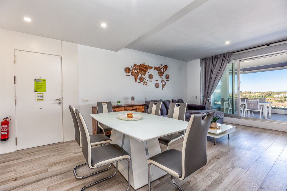 2 Bedroom Apartment in Estepona - Photo 14