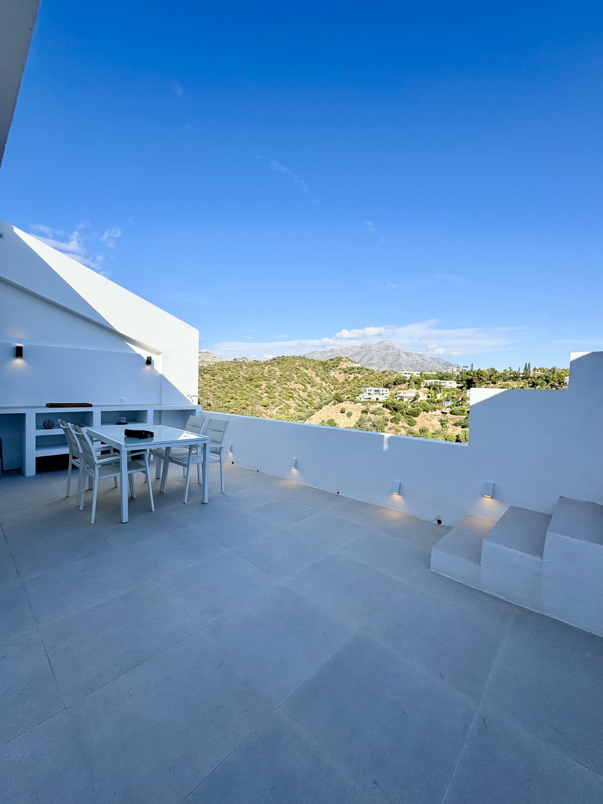 3 Bedroom Penthouse in Benahavís - Photo 27