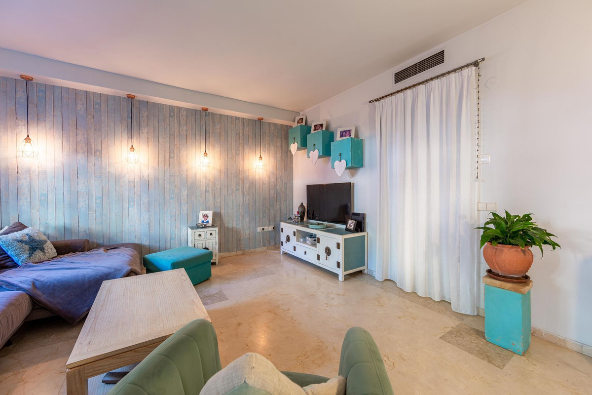 5 Bedroom Townhouse in San Pedro de Alcántara - Photo 10
