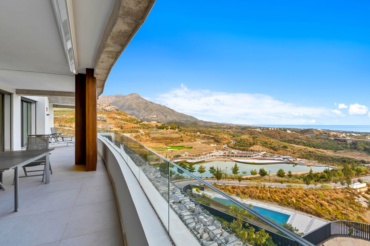 3 Bedroom Apartment in Benahavís - Photo 13