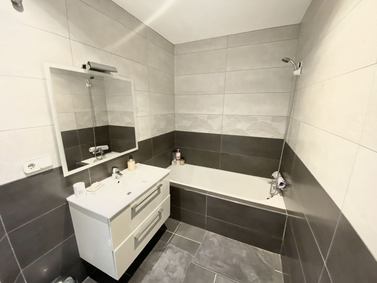 3 Bedroom Villa in Estepona - Photo 8