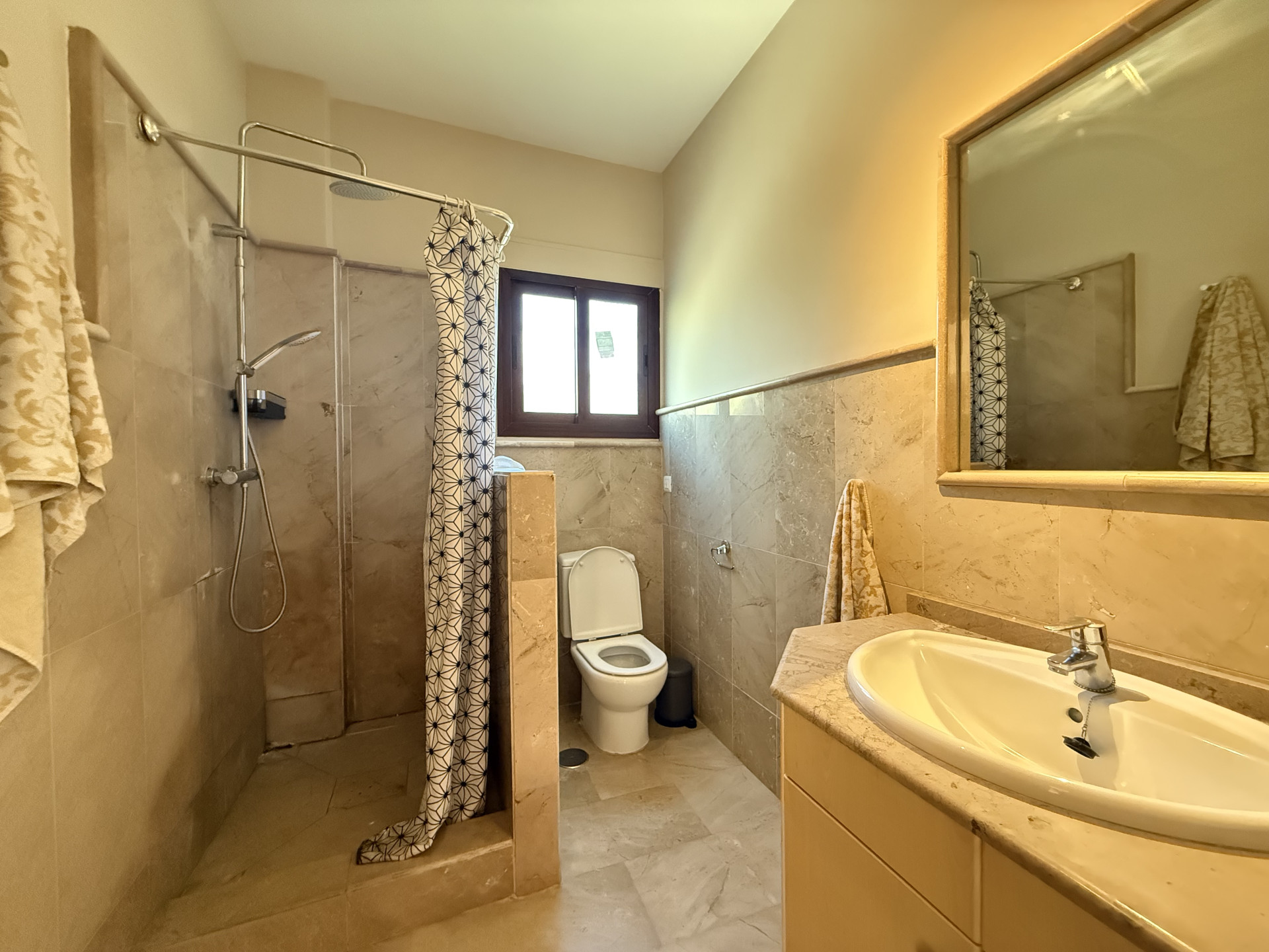 4 Bedroom Villa in San Pedro de Alcántara - Photo 4