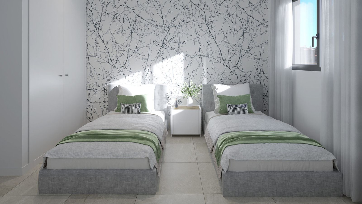2 Bedroom Penthouse in Estepona - Photo 7