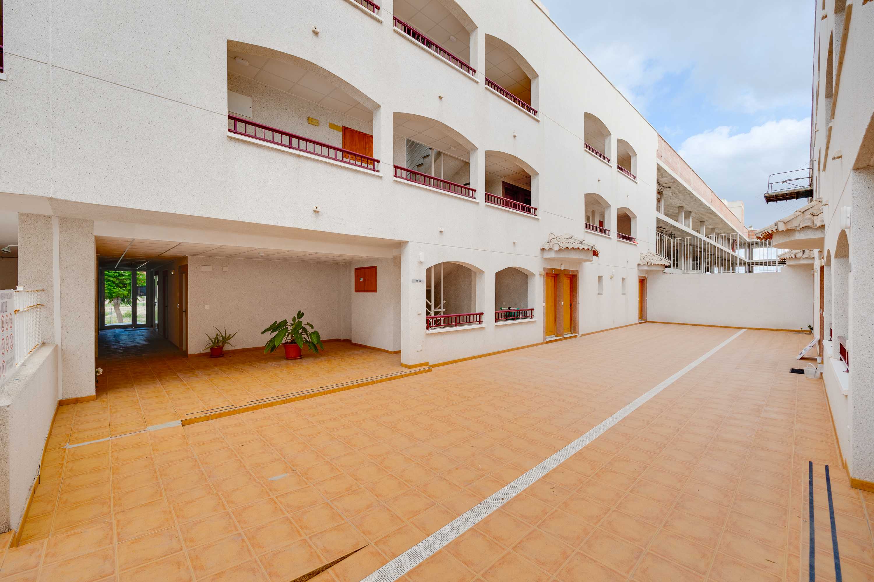 Apartamento com 2 quartos com piscina em Alicante, Espanha – Foto 2