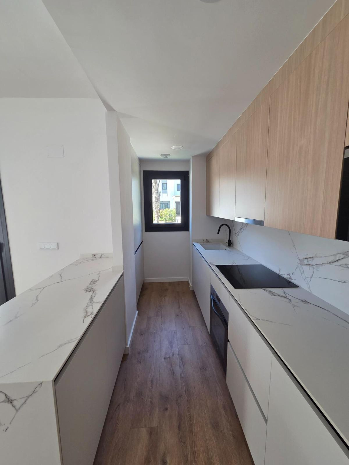 3 Bedroom Apartment in Estepona - Photo 12