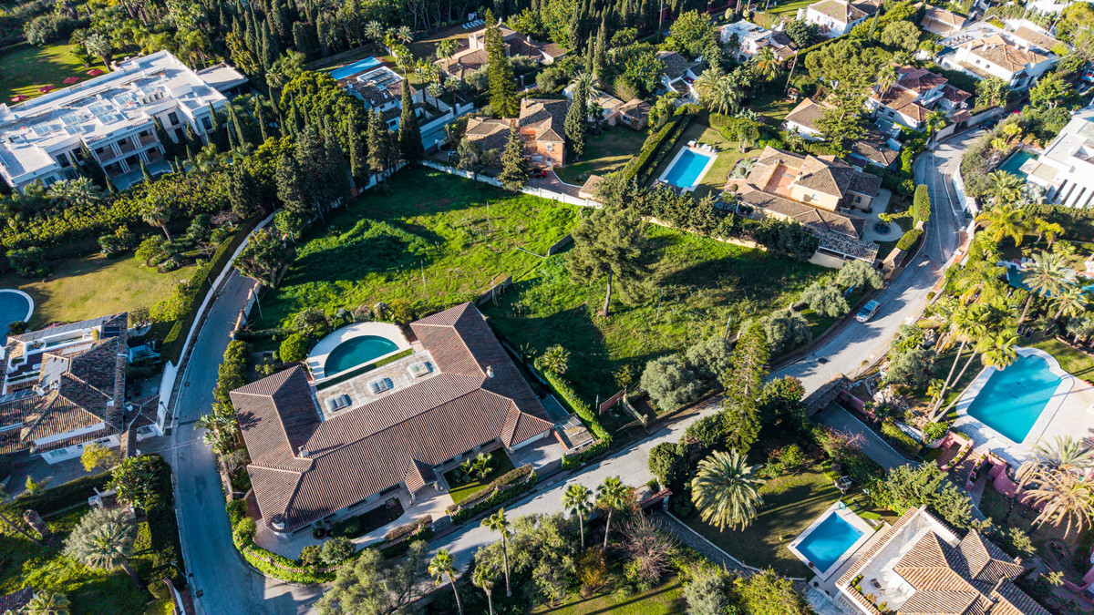 3,749 m² Plot in Marbella - Photo 4