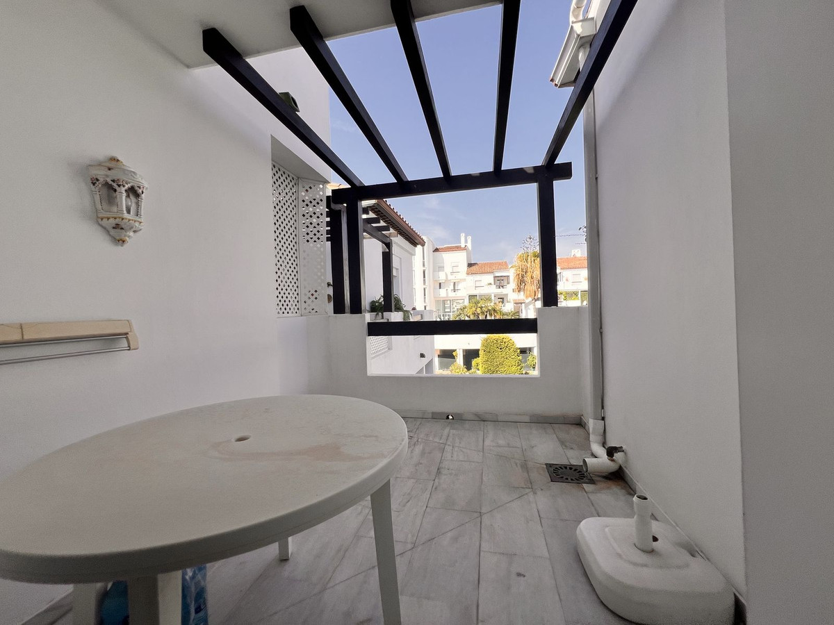 2 Bedroom Penthouse in Estepona - Photo 10