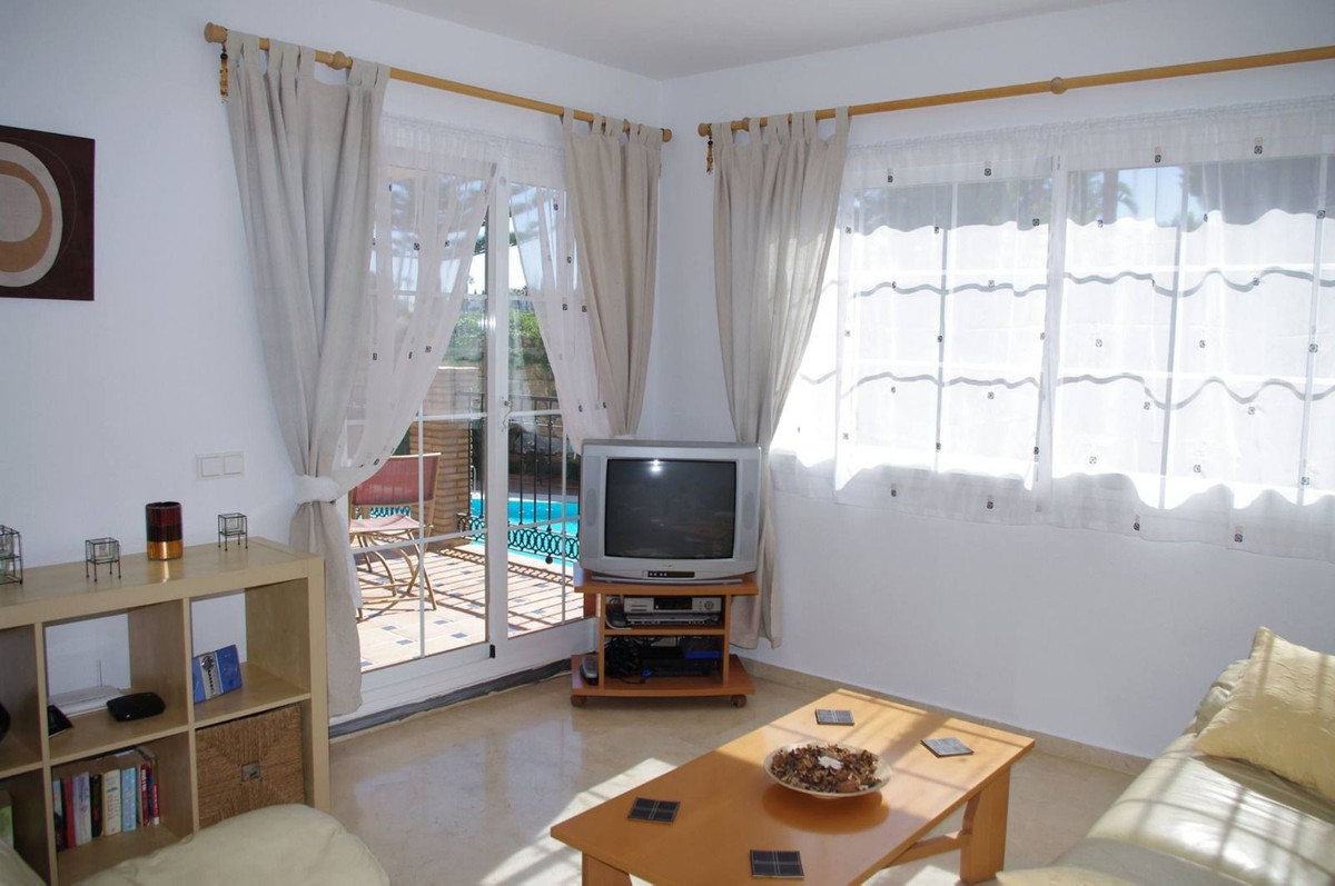 2 Bedroom Apartment in Mijas - Photo 5