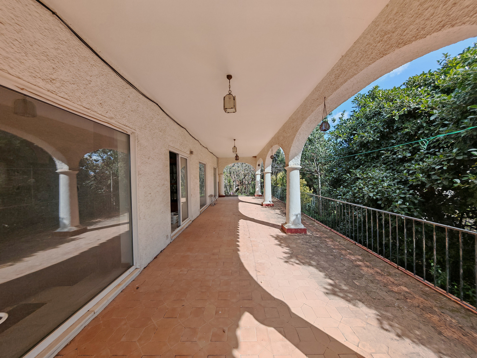 5 Bedroom Villa in Marbella - Photo 4