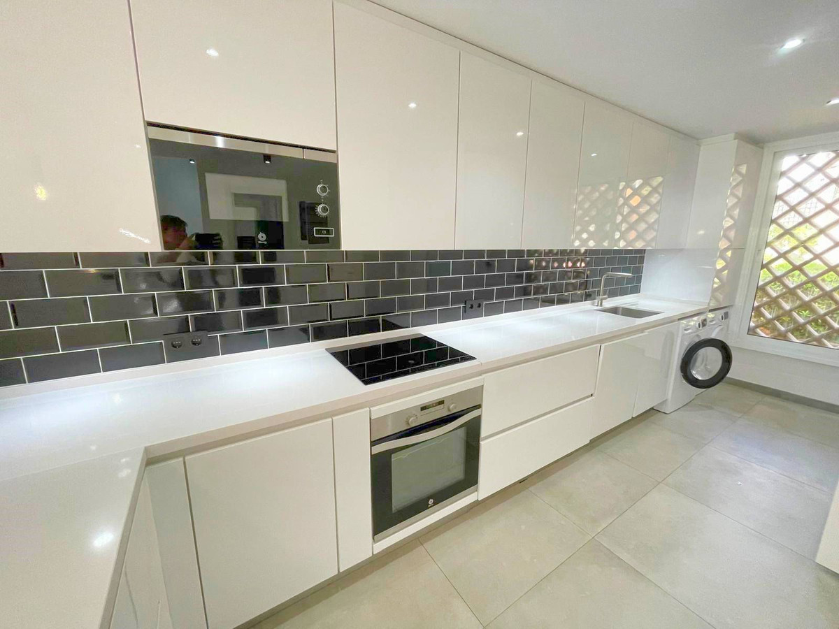 3 Bedroom Townhouse in Estepona - Photo 9