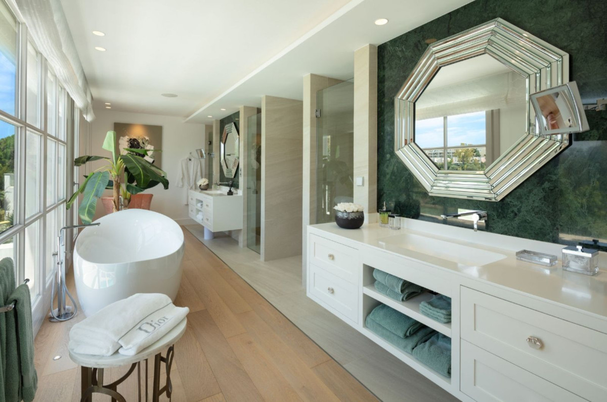 6 Bedroom Villa in Marbella - Photo 13