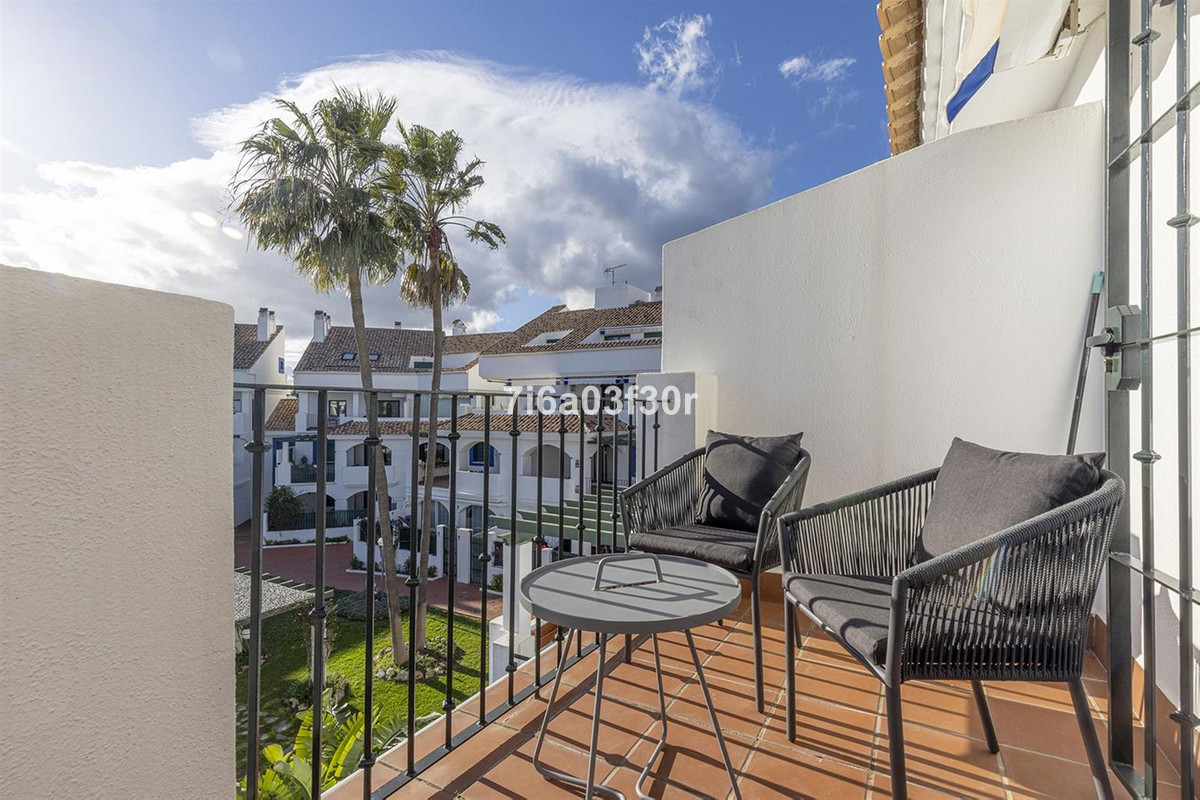 5 Bedroom Townhouse in San Pedro de Alcántara - Photo 26