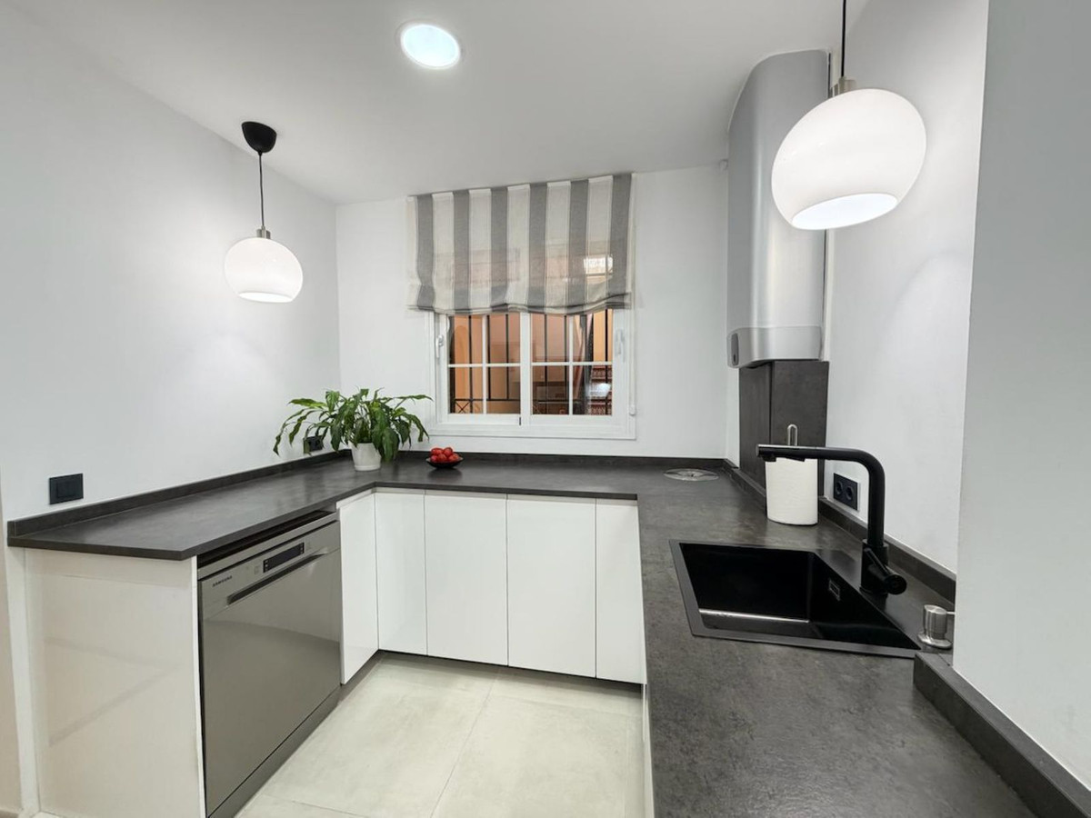 2 Bedroom Apartment in Marbella - Photo 5