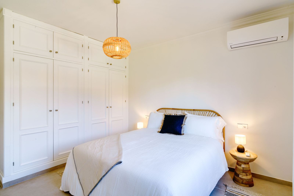6 Bedroom Villa in Marbella - Photo 15